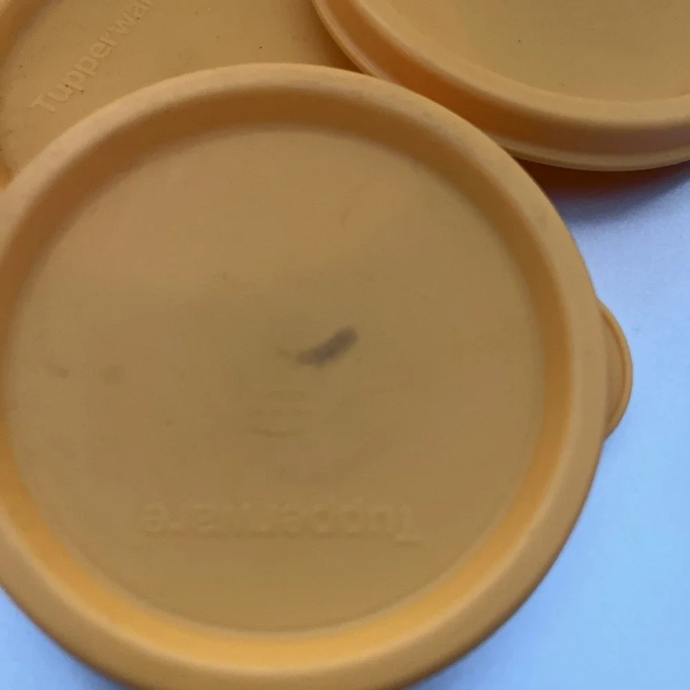 Tupperware Orange Snack Cups #4914B-7 Set of 4 Cups W/ 3 Mini Lids
